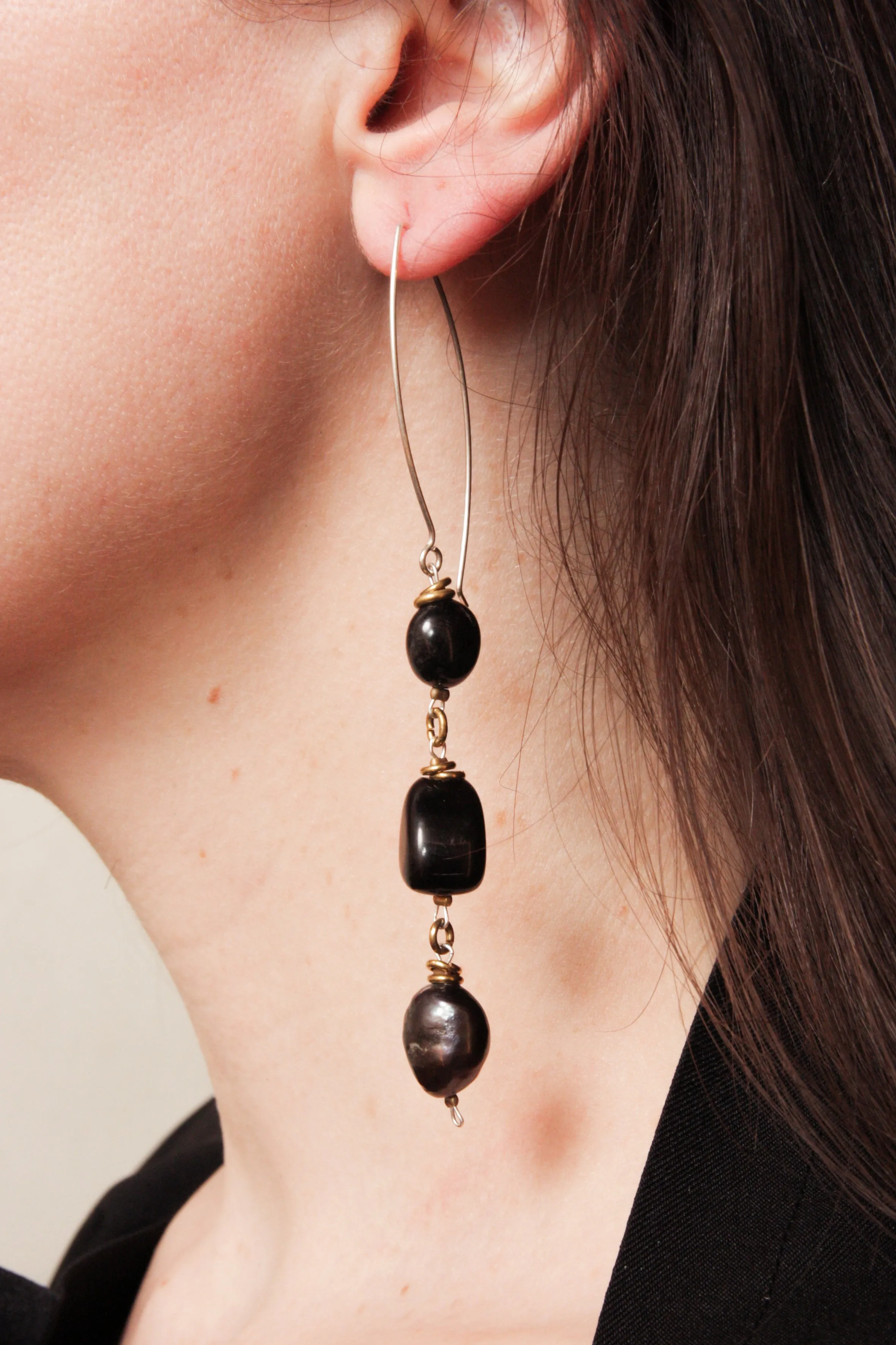 Pearl Onyx and Labradorite Earring
