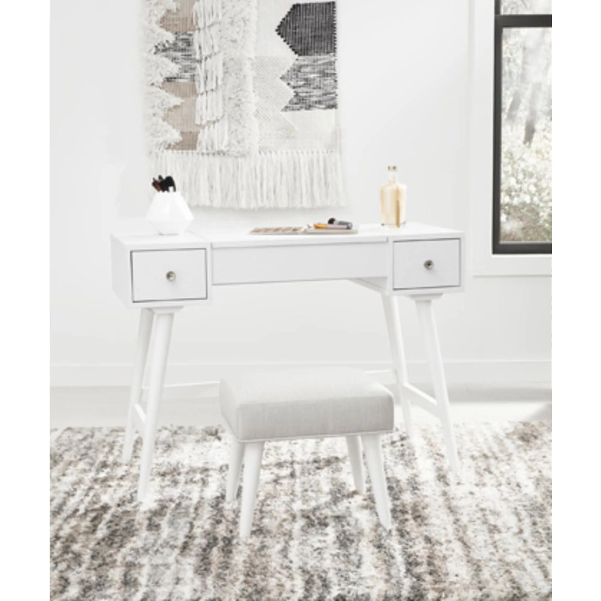 Thadamere Vanity