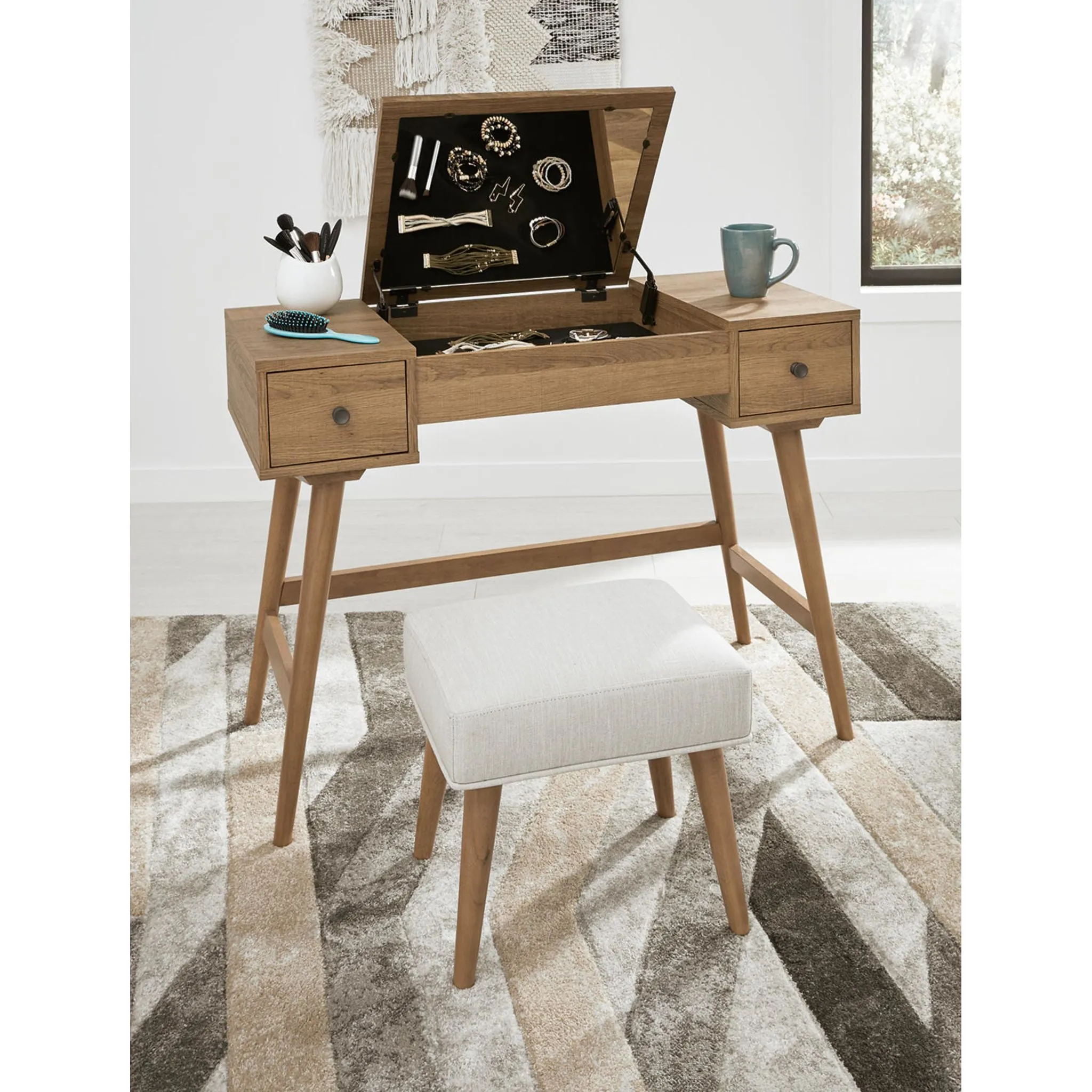 Thadamere Vanity