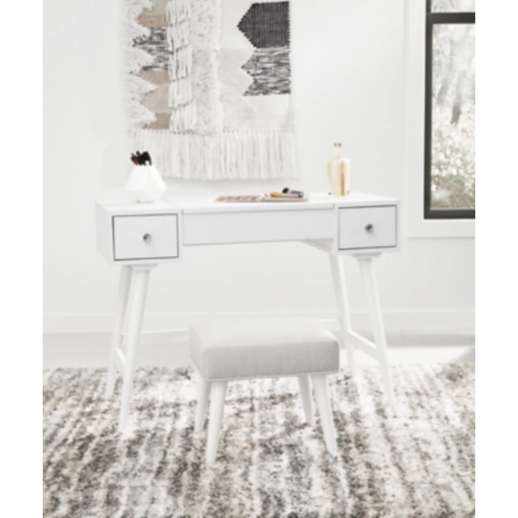Thadamere Vanity