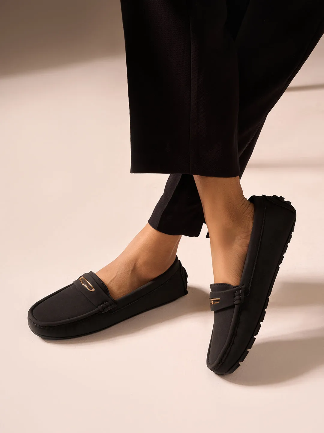 Women's Black Soft & Premium Loafers (IU2002)